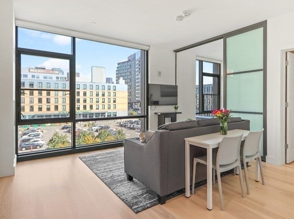 32 Traveler St #411, Boston, MA 02118