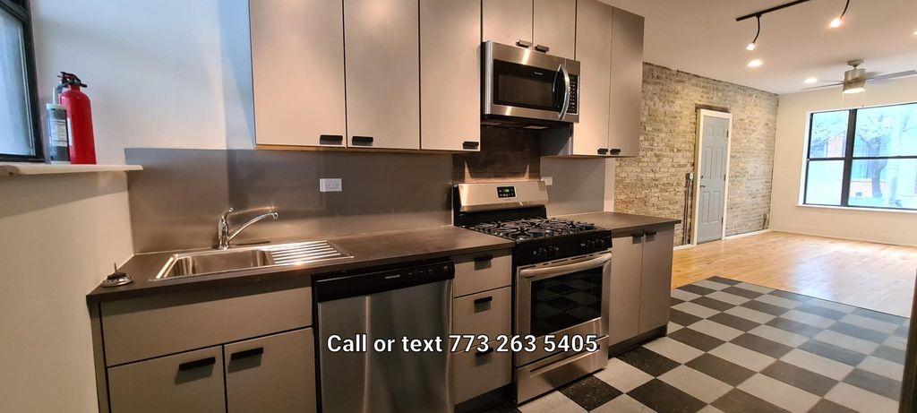 617 N Oakley Blvd #1, Chicago, IL 60612