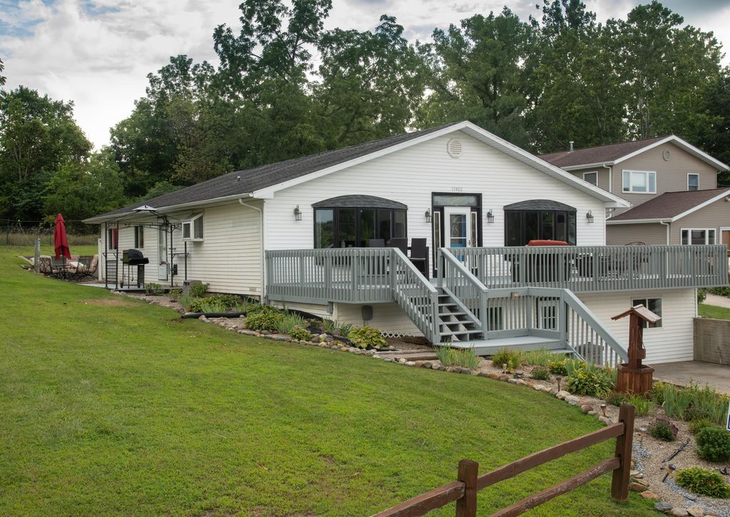 15402 Joseph St, Vandalia, MI 49095