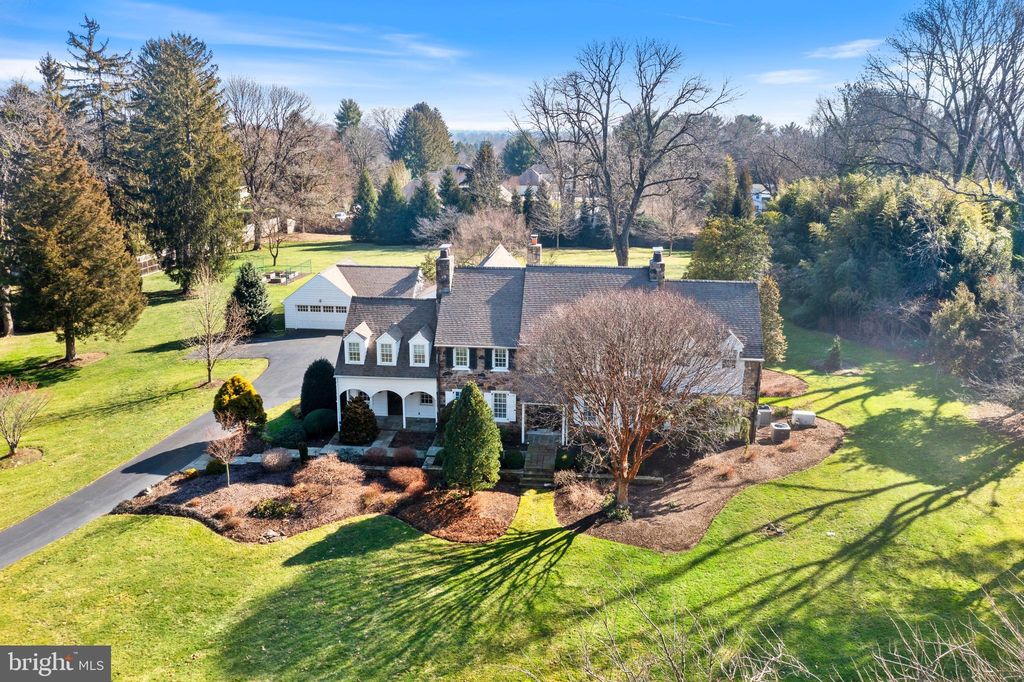 8 Orchard Ln, Rose Valley, PA 19086