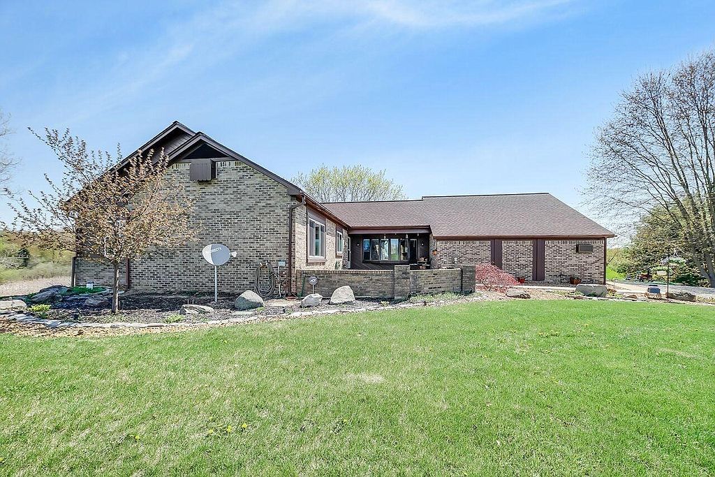 8299 Pinckney Rd, Pinckney, MI 48169 Trulia