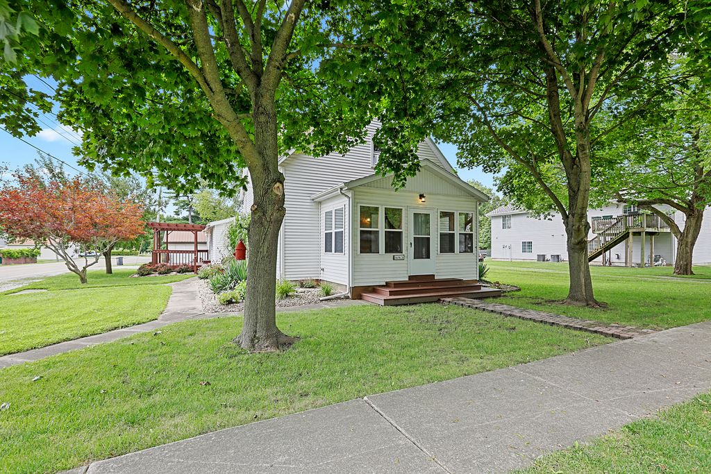102 N State St, Saybrook, IL 61770 3 Bed, 1 Bath SingleFamily Home