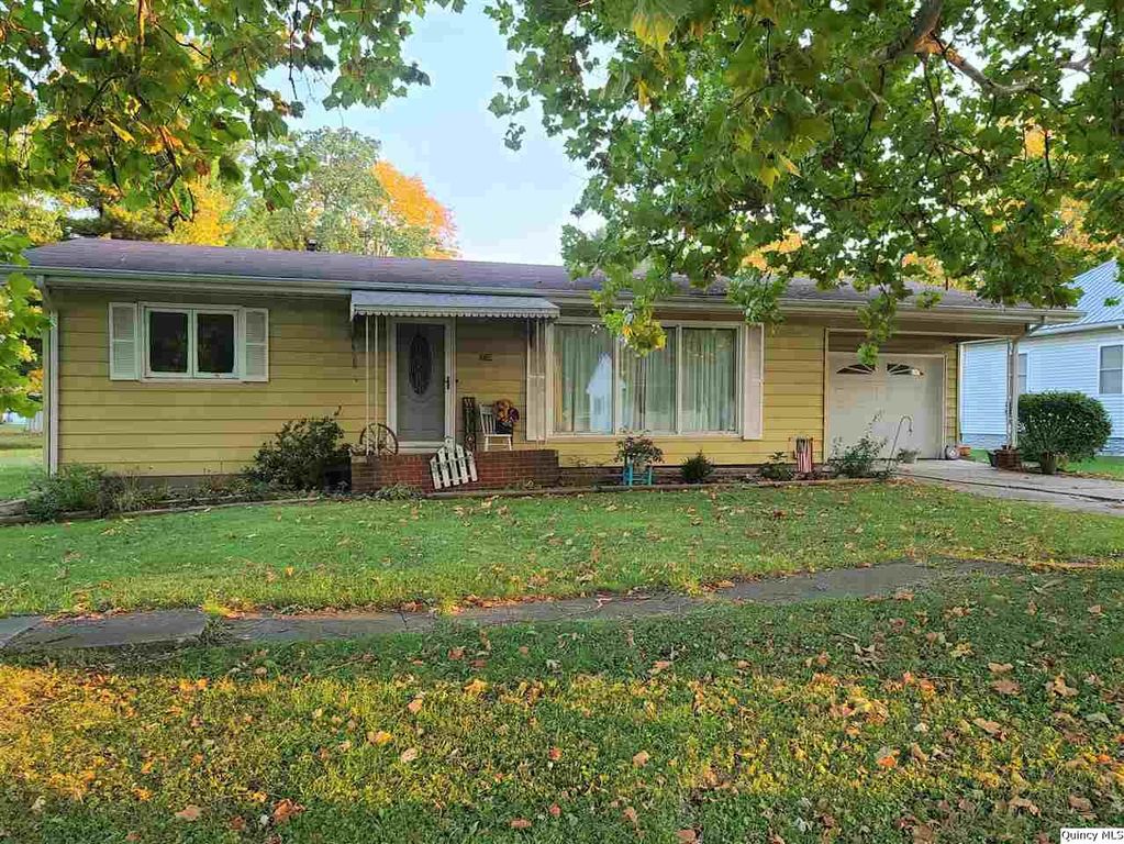 210 E Prairie St, Camp Point, IL 62320