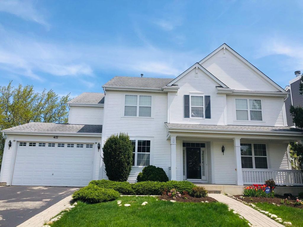 421 Newcastle Dr, Cary, IL 60013