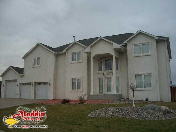 2741 Promontory Dr, Bismarck, ND 58503
