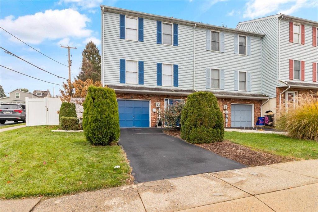 2200 4th St, Easton, PA 18042