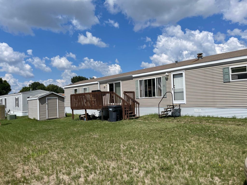 5060 Sumter Dr, Bismarck, ND 58503