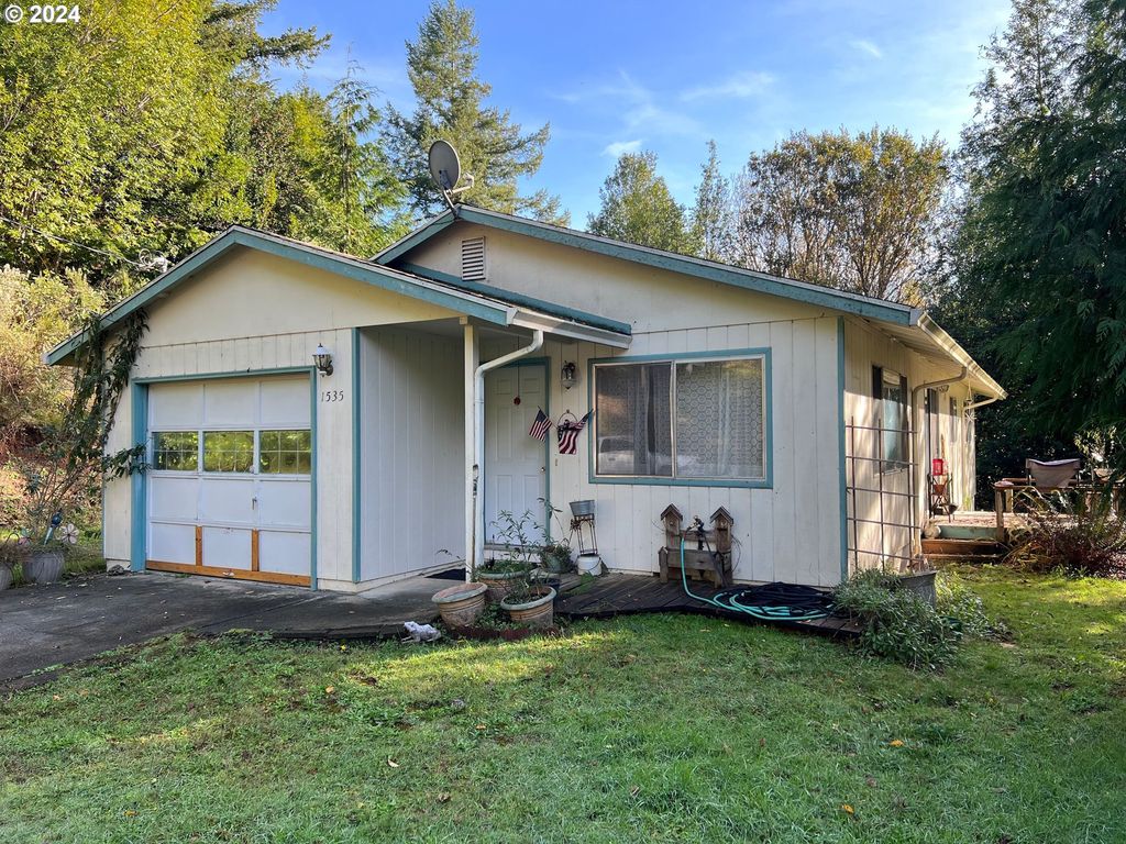 1535 Shelley Rd, Coquille, OR 97423