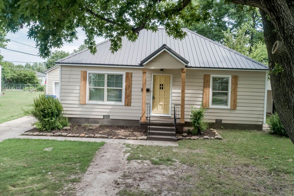 512 York St, Miami, OK 74354