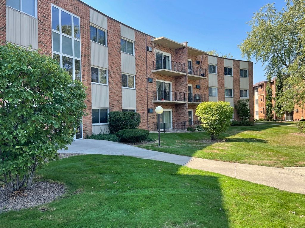 9716 S Karlov Ave #2-108, Oak Lawn, IL 60453