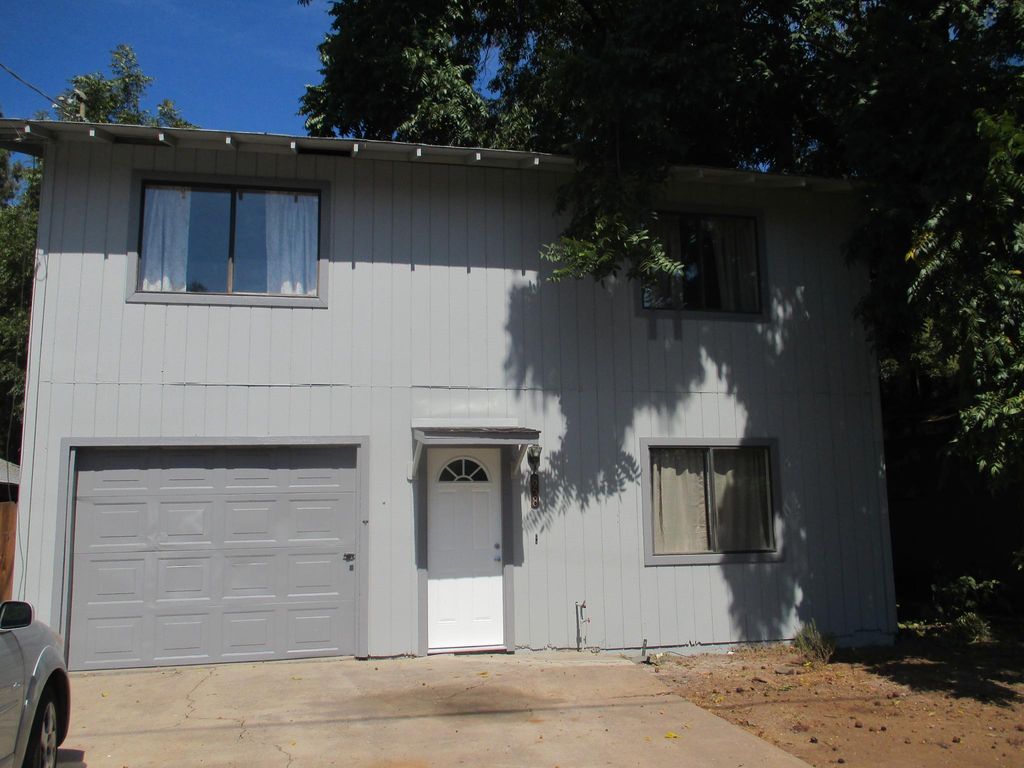 858 E 19th St, Chico, CA 95928