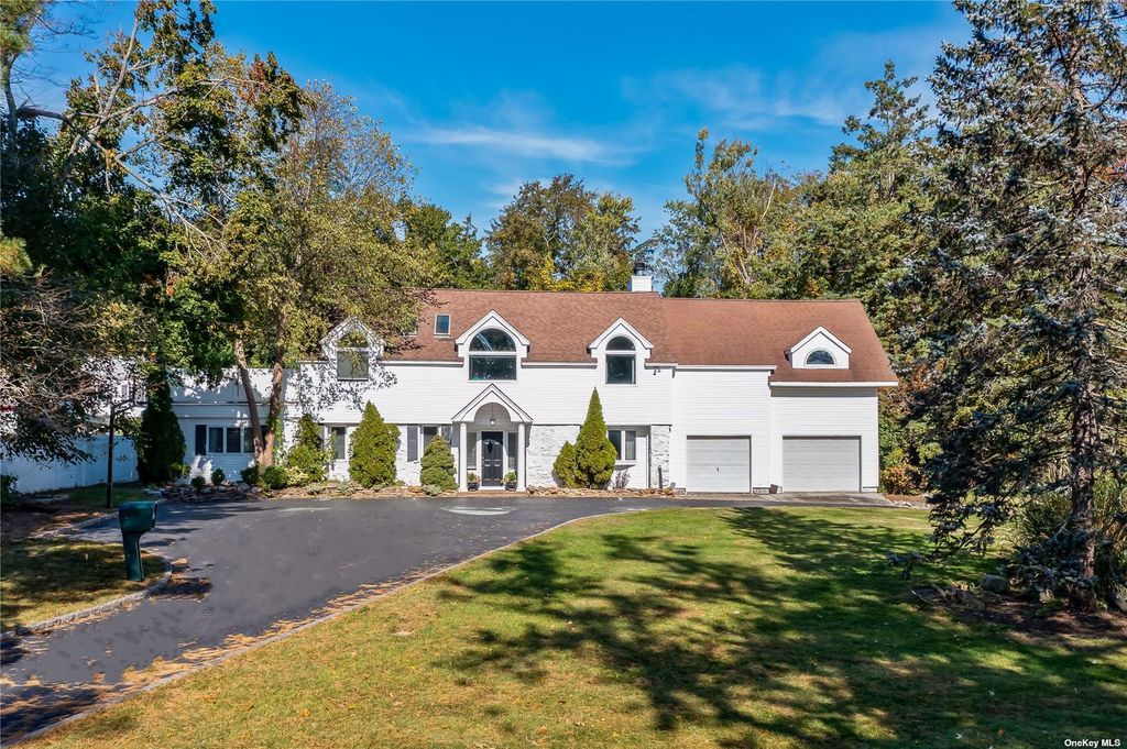 36 Arbutus Rd, Greenlawn, NY 11740