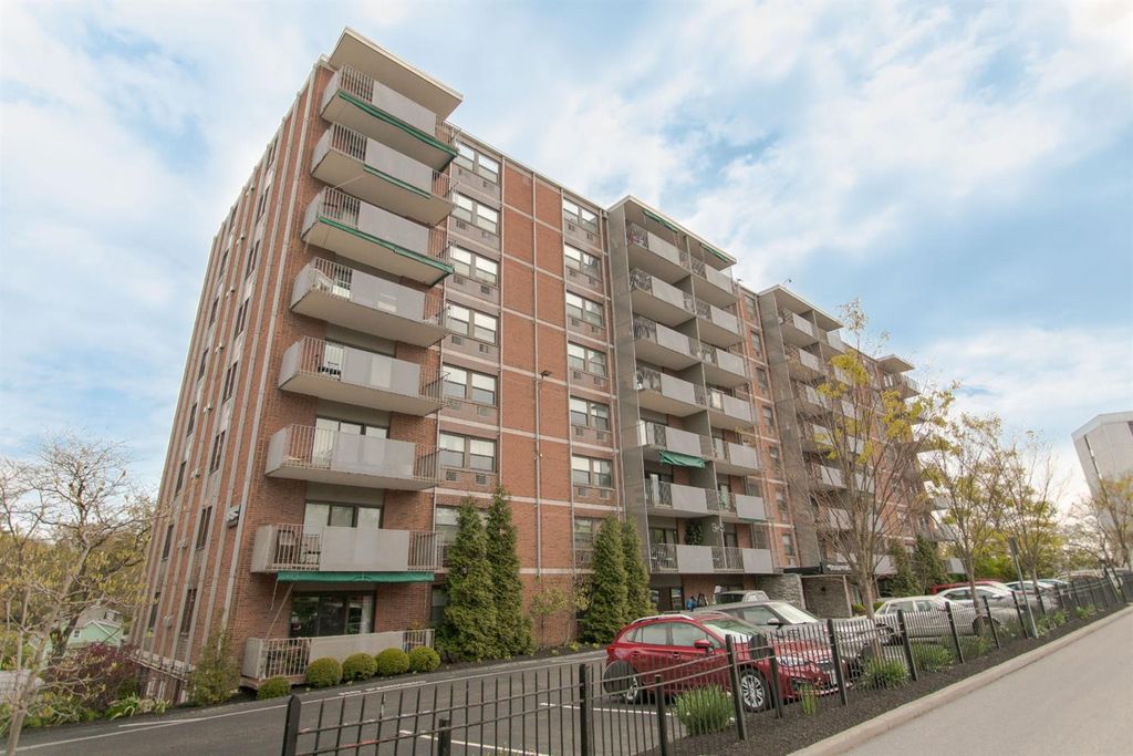 1815 William Howard Taft Rd, Cincinnati, OH 45206