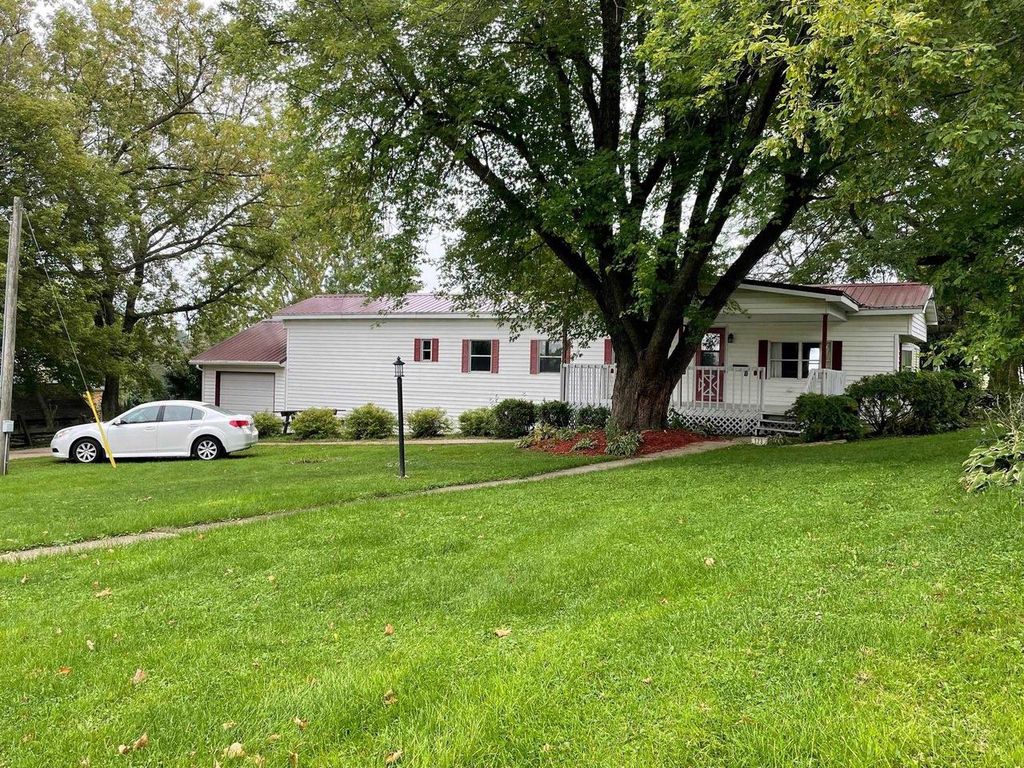 128 7th St, Mineral Point, WI 53565