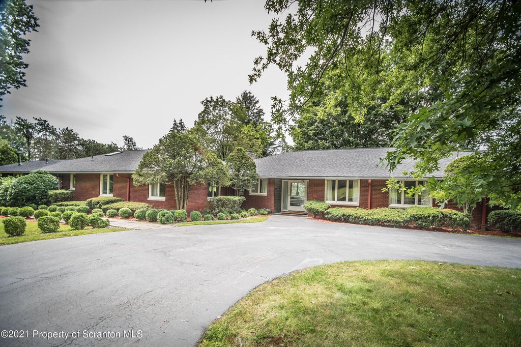 206 Stevenson Rd, Clarks Summit, PA 18411