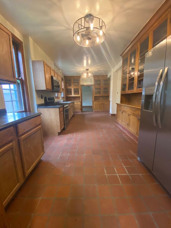 225 N Pioneer Ave #2, Negaunee, MI 49866