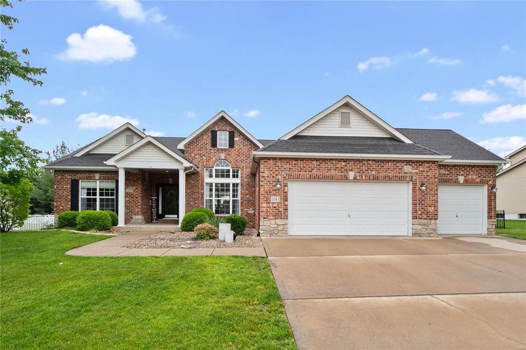 3243 Roan Hill Dr, Belleville, IL 62221 MLS 24030932 Trulia