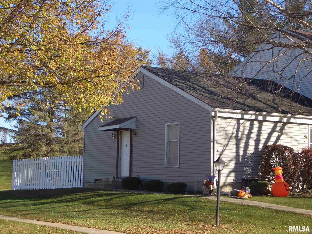 110 Richmond Rd, Macomb, IL 61455