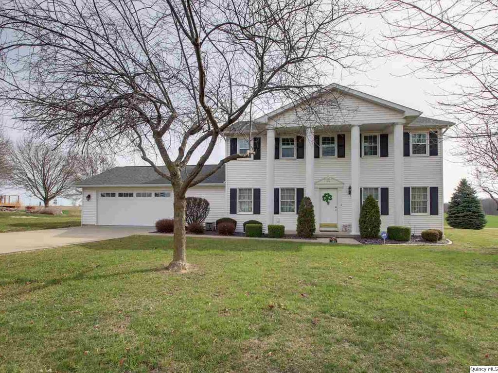 105 East St, Ursa, IL 62376