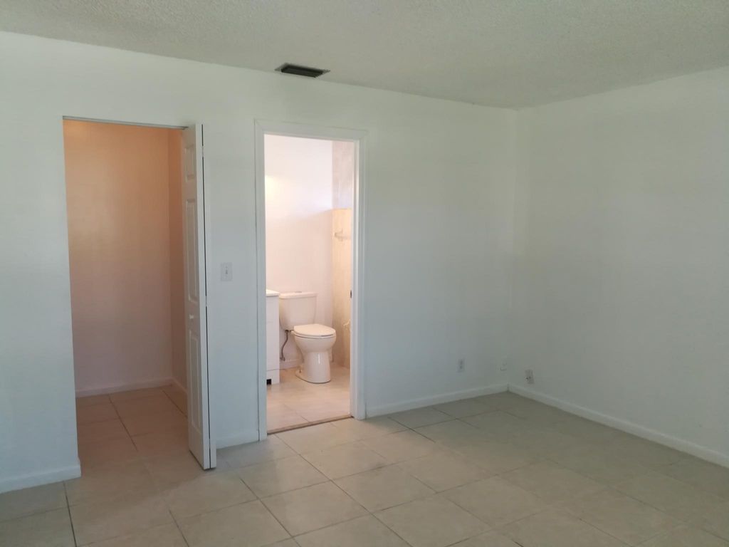 4272 Coral Springs Dr, Pompano Beach, FL 33065