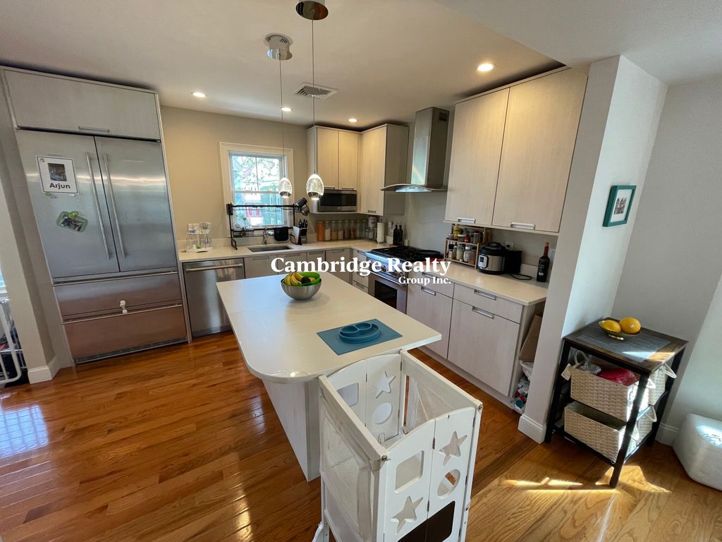 167 Willow Ave #2, Somerville, MA 02144