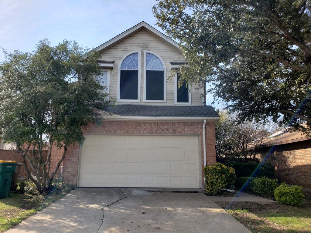 904 Boxwood Dr, Lewisville, TX 75067