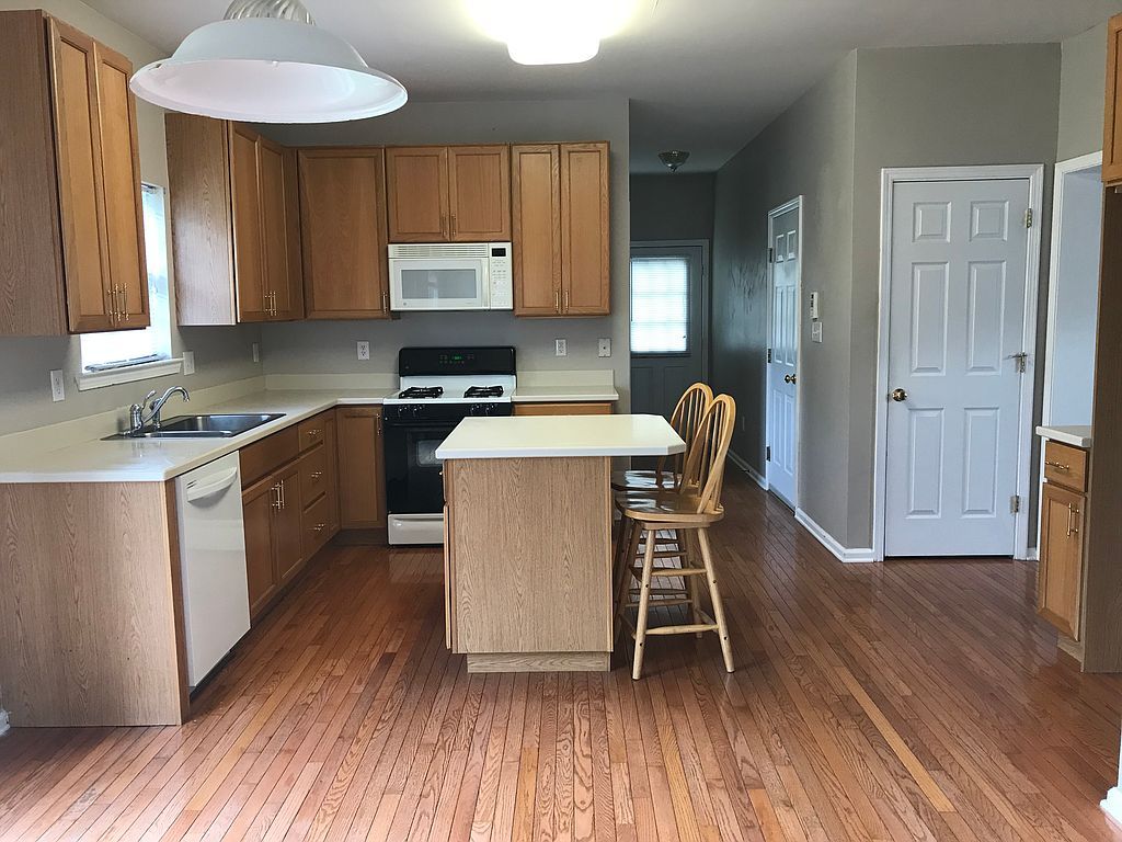 4659 Berwyn Ln, Macungie, PA 18062