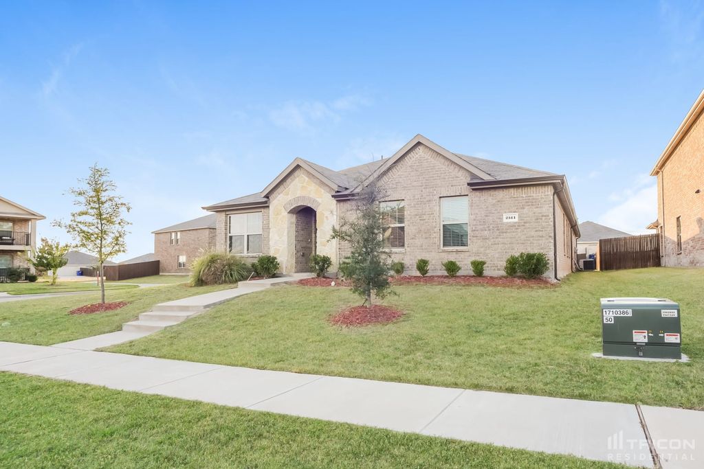 2511 Glen Hollow Dr, Lancaster, TX 75134