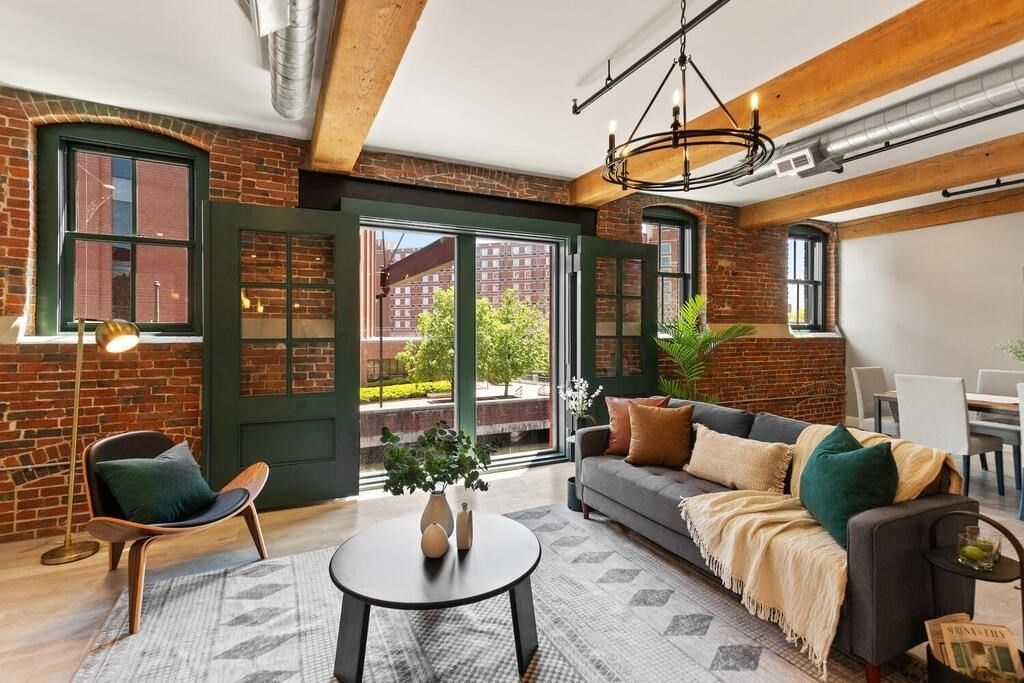 17 Kearney Sq #204, Lowell, MA 01852
