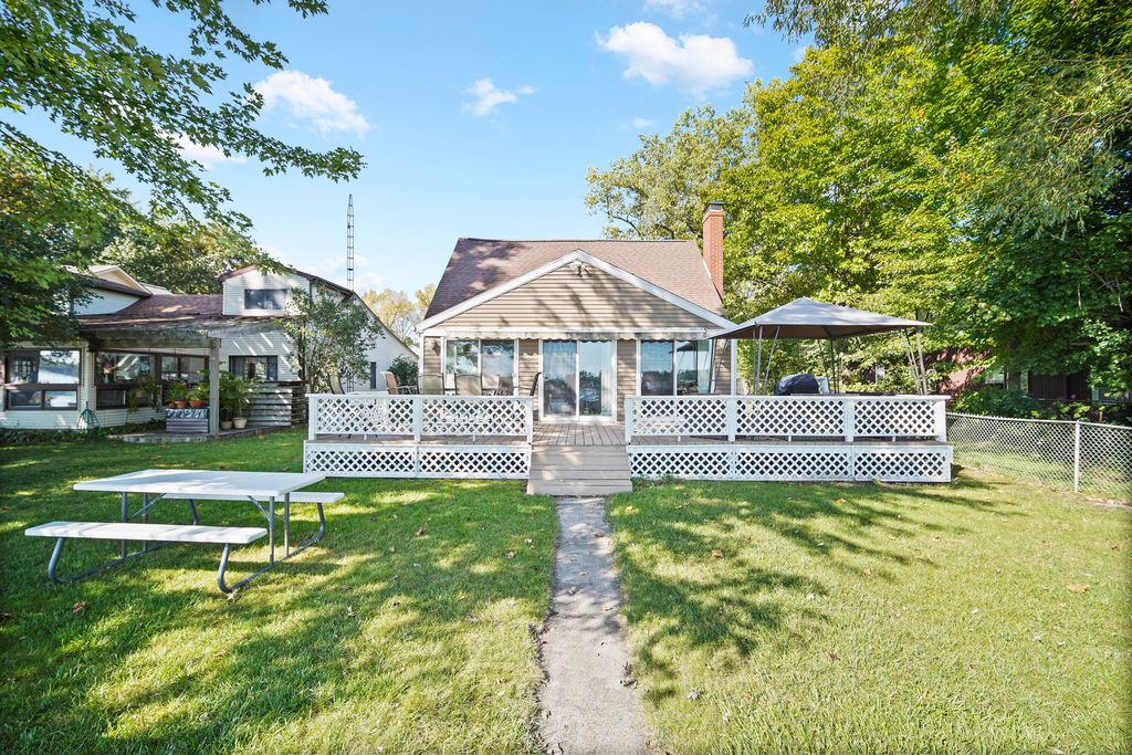 3980 Utopia Dr, Clarklake, MI 49234