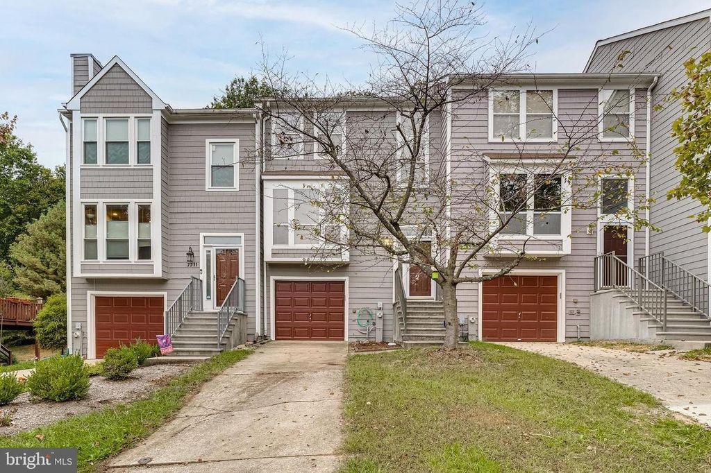 7713 Heatherside Ln, Ellicott City, MD 21043
