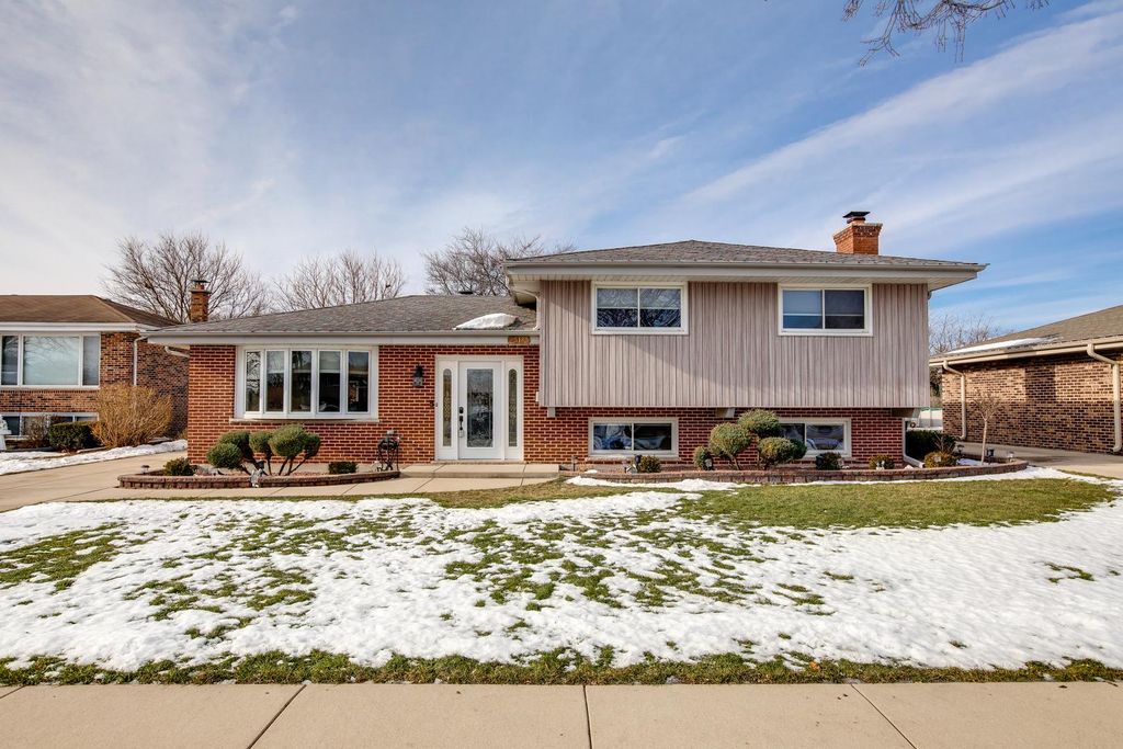 518 N Green Ridge St, Addison, IL 60101