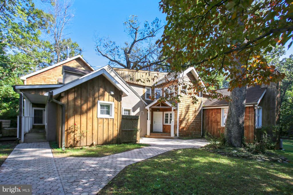 17005 Overhill Rd, Rockville, MD 20855