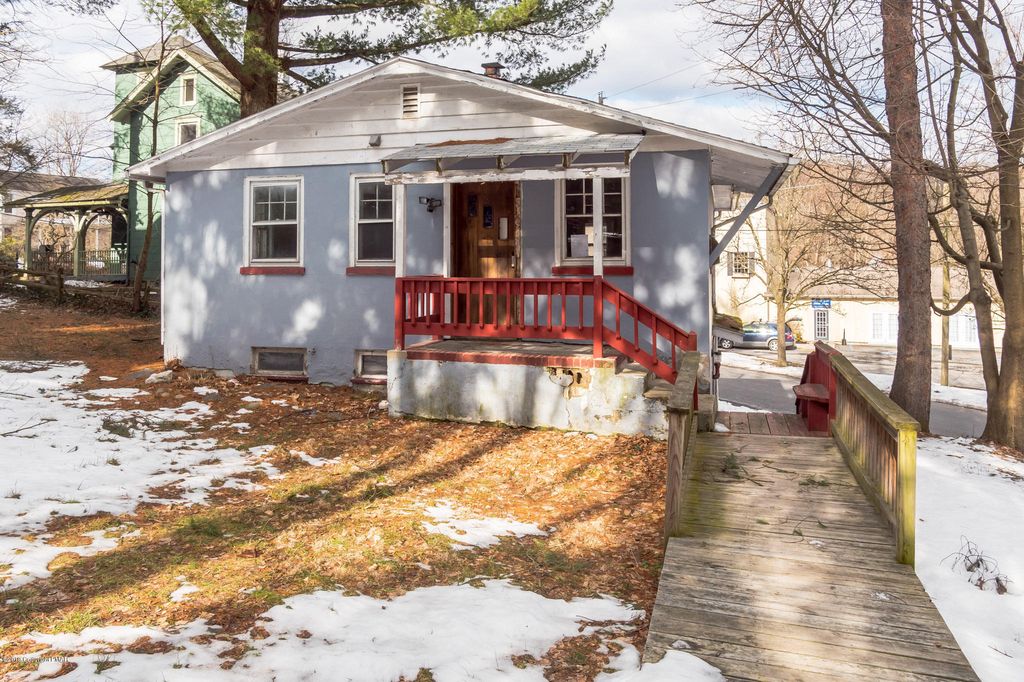 13 Oak St, Delaware Water Gap, PA 18327 Trulia