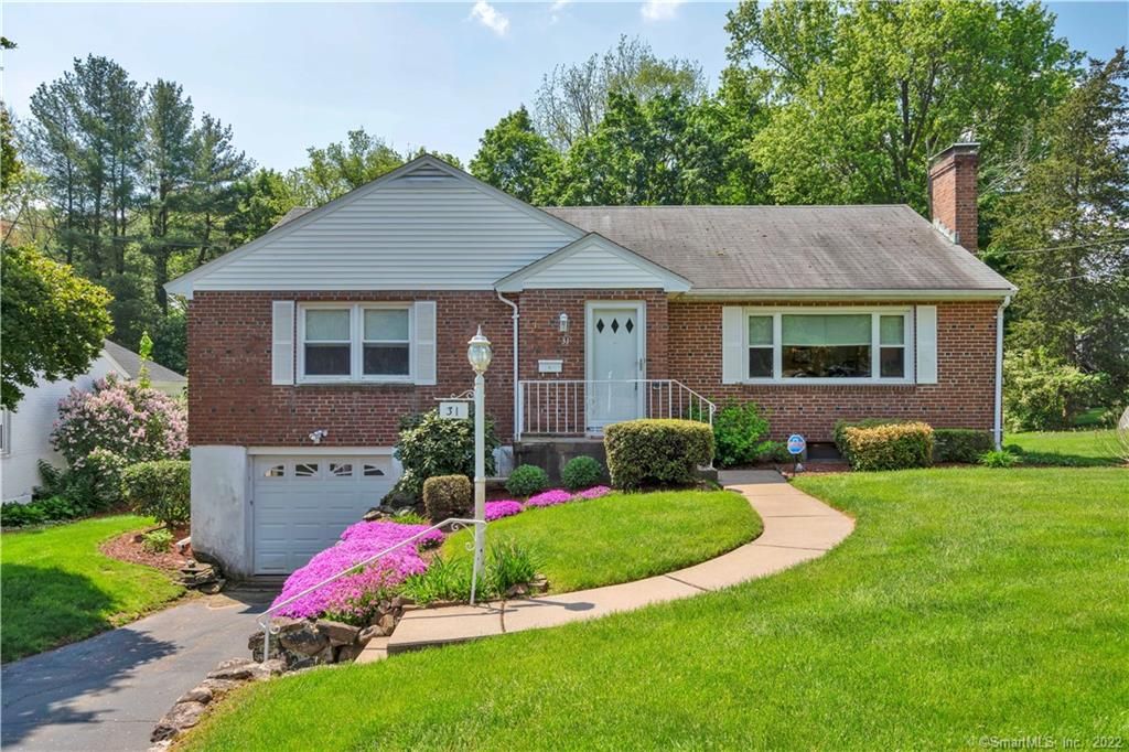 31 Huron Dr, West Hartford, CT 06117