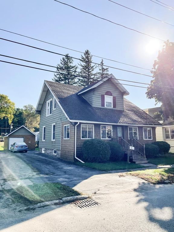 21 Raymond St, Malone, NY 12953