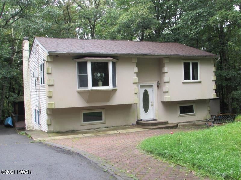 107 Surrey Dr, Hawley, PA 18428