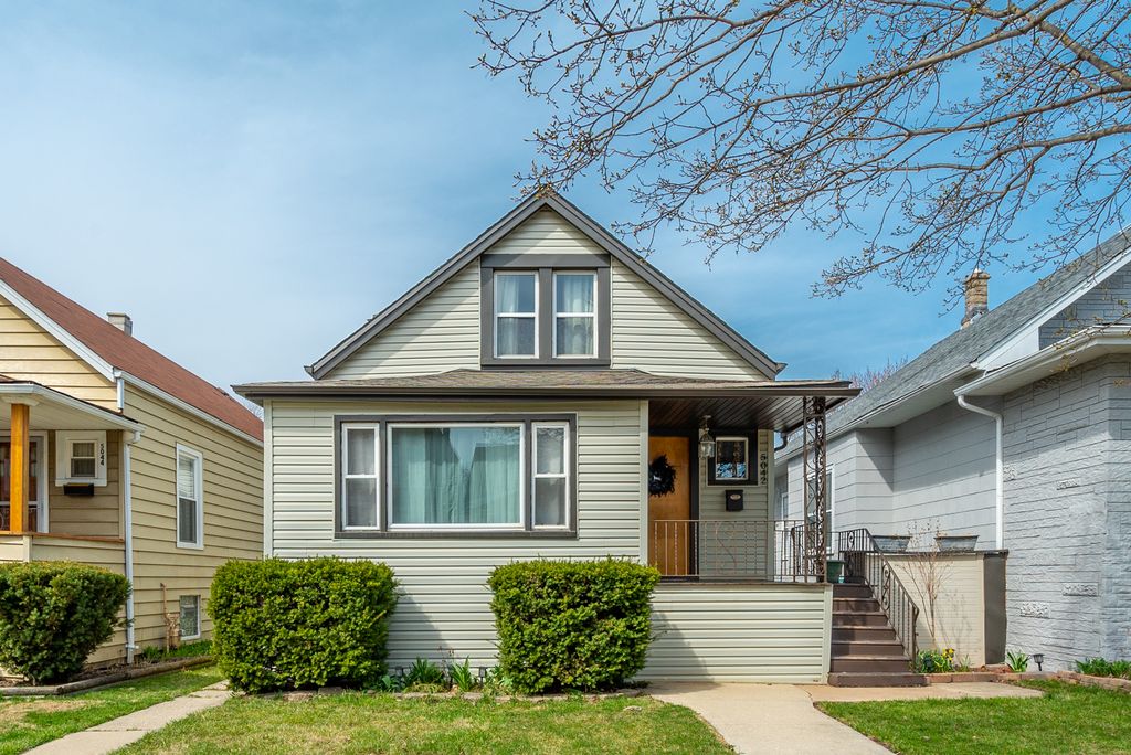 5042 W Waveland Ave, Chicago, IL 60641