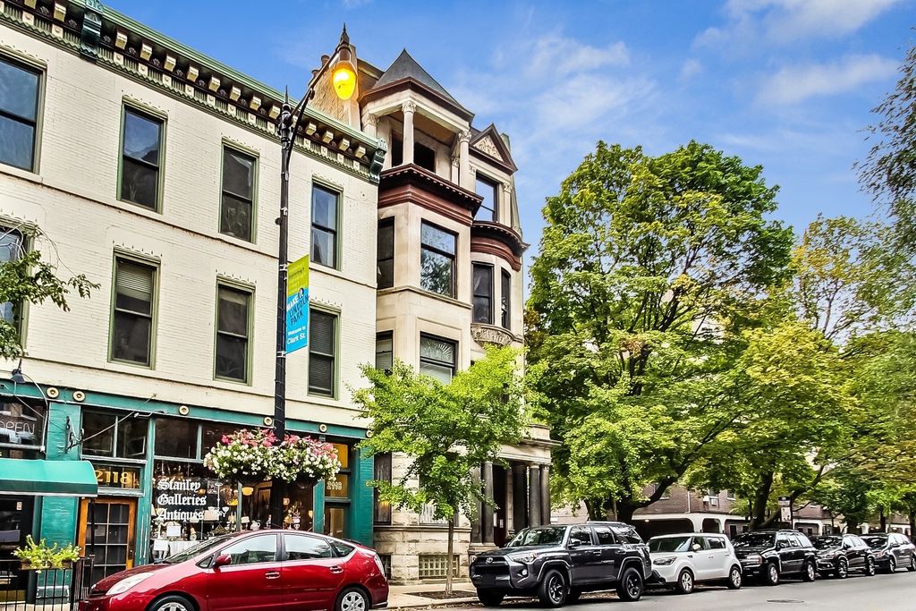2120 N Clark St #1, Chicago, IL 60614