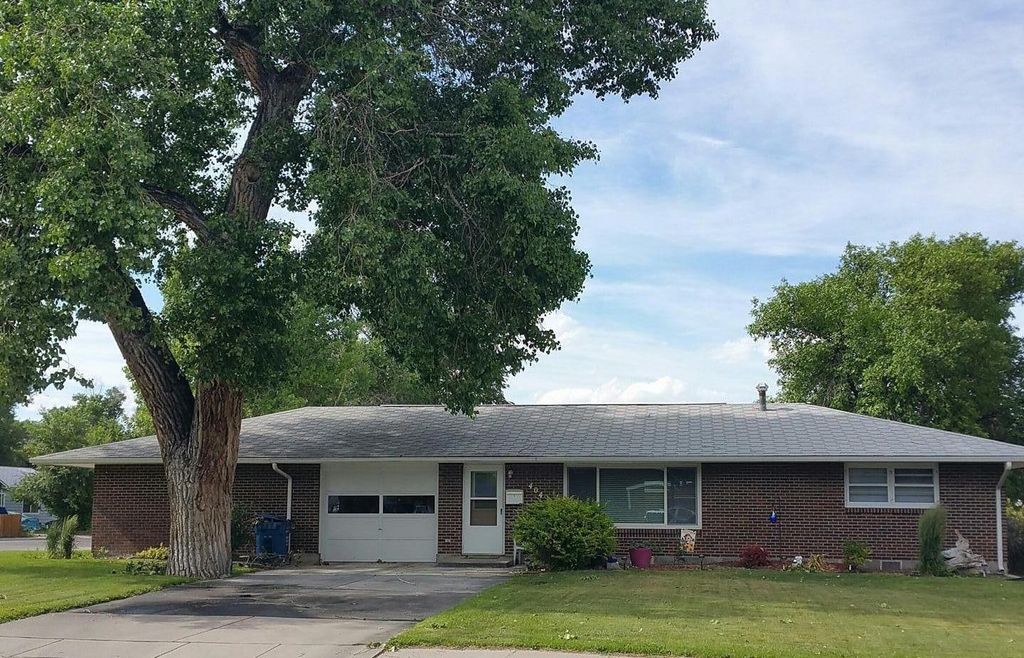 404 E Sunset Dr, Riverton, WY 2 Bed, 1 Bath Single