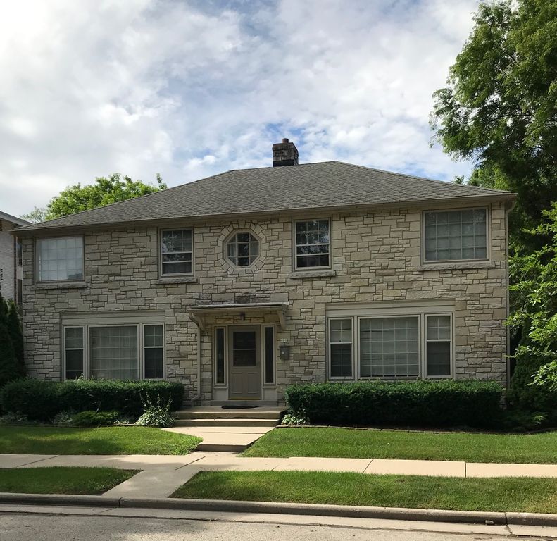 401 E Henry Clay St, Whitefish Bay, WI 53217