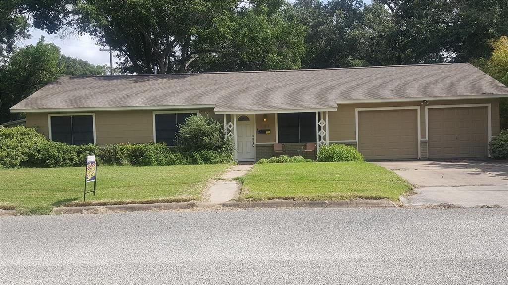 1102 Center St, El Campo, TX 77437 Trulia