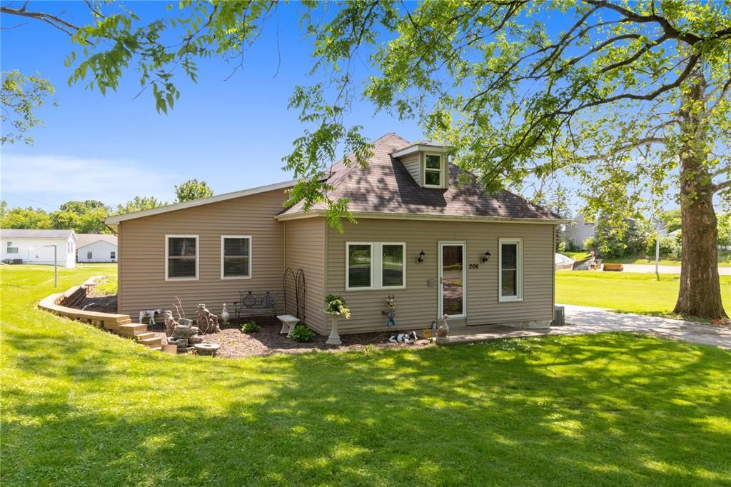 206 Main St NE, Shellsburg, IA 3 Bed SingleFamily Home 18 Photos