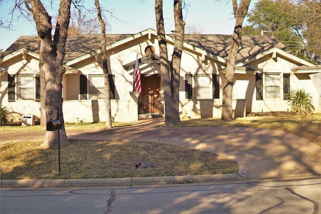 1717 Ridgeview Dr, Arlington, TX 76012