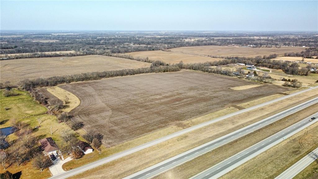W  Outer_tract 5 Rd, Harrisonville, MO 64701