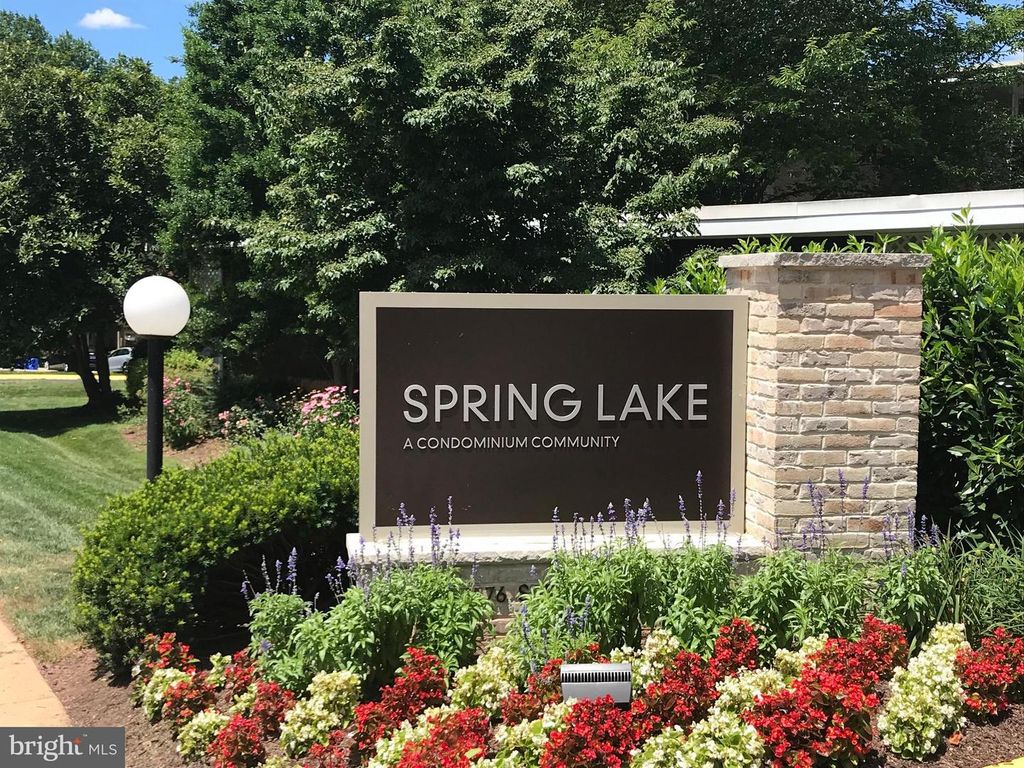 7553 Spring Lake Dr #D2, Bethesda, MD 20817