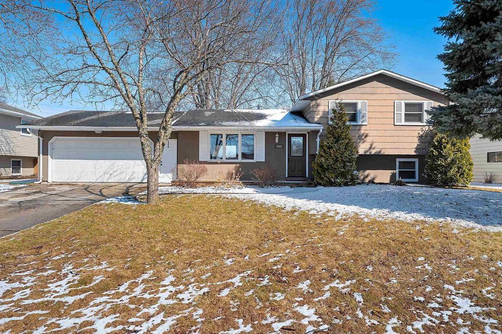 2949 GILBERT DRIVE, Green Bay, WI 54311