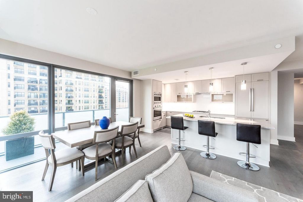 4960 Fairmont Ave #901, Bethesda, MD 20814