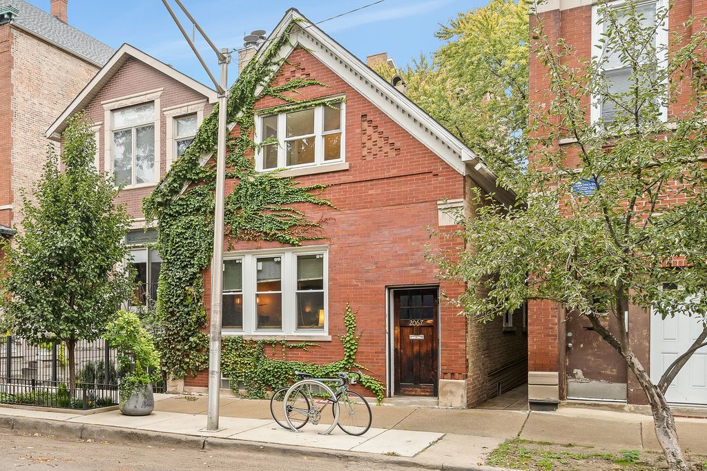 2067 N Hoyne Ave, Chicago, IL 60647