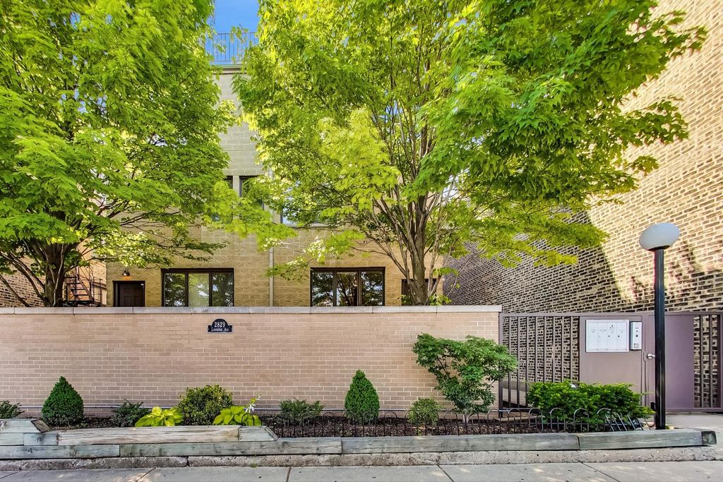 2829 W Lawrence Ave #1, Chicago, IL 60625